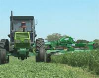 Revista PRODUCCION: Nueva segadora de produci&oacute;n nacional con tiro central